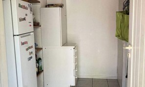 Interior - House in Medoc Near Scenic Vineyards (Hourtin)