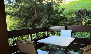 Outdoor dining - Apartment in Plagne 1800 Near Ski Lifts (La Plagne-Tarentaise)