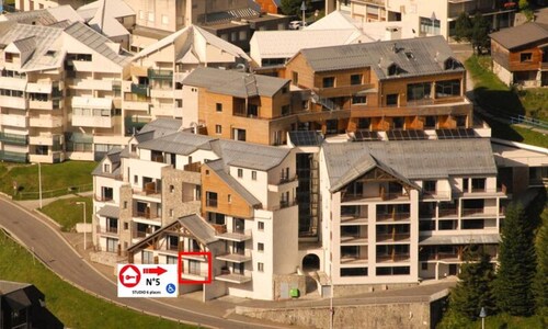 Apartment Near Slopes With Pool Access