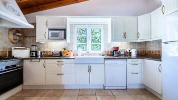 Fridge, microwave, oven, coffee/tea maker