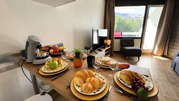 Dining - Small, Cozy Apartment IN Vars (Vars)