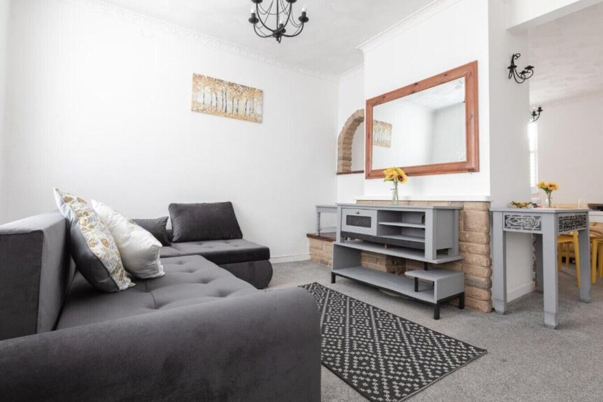 Modern 3-bed House In Portsmouth Near Transport & Stadium - Free Parking Included - Fareham