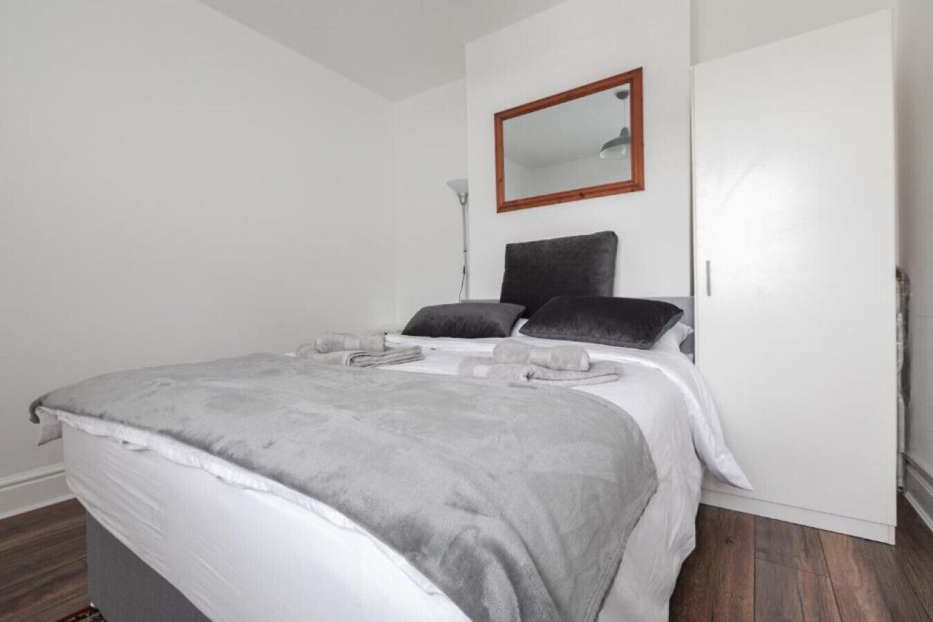 3 Schlafzimmer, Schreibtisch, Bügeleisen/Bügelbrett, WLAN