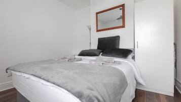 3 bedrooms, desk, iron/ironing board, WiFi