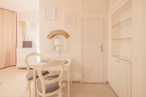 Dining - Apartment 'La Stanza del Poeta' with Wi-Fi (Arezzo)