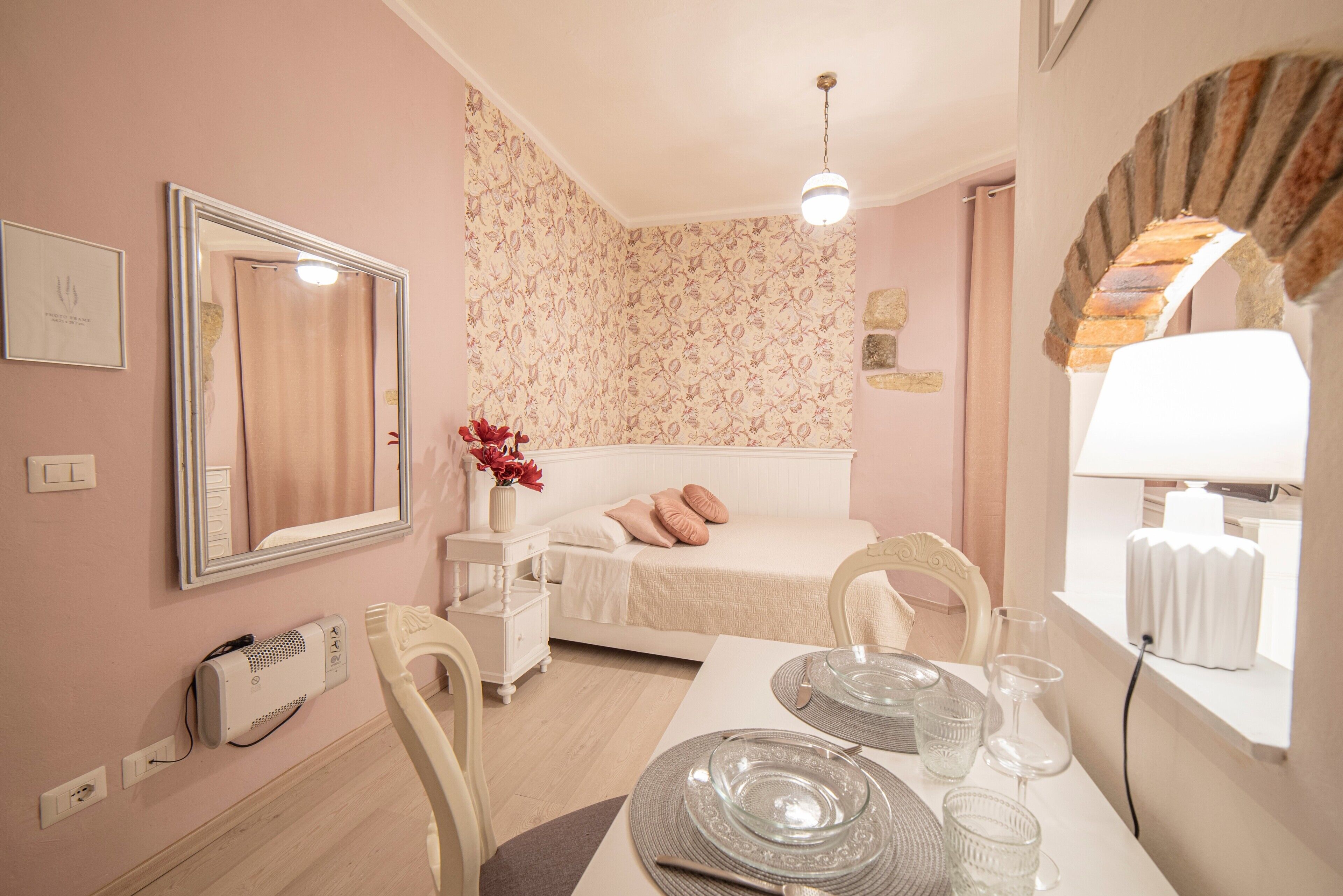 1 habitación, tabla de planchar con plancha, wifi y ropa de cama 