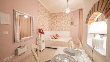 1 habitación, tabla de planchar con plancha, wifi y ropa de cama