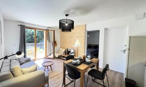 Living area - Apartment in Monetier Near Serre-chevalier (Monetier-les-Bains)