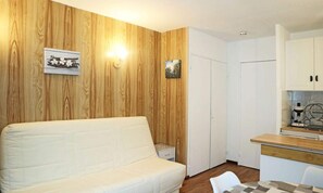 Living area - Studio Apartment Equipped for 4 People With a View of the Slopes (Les Orres)