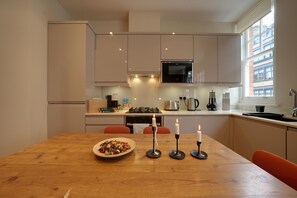 Apartment | 3 bedrooms - Fitzrovia Stay by Oxford St & Soho 18 Guests (London)