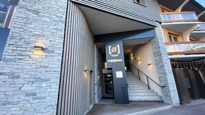 Exterior detail - Magnificent new 76m2 Apartment, in the Center of Courchevel Village, Close to the Slopes (Courchevel)