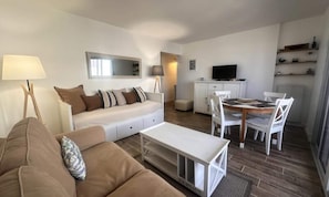 Living area - Apartment in Grau du Roi Near Boucanet Beach (Le Grau-Du-Roi)