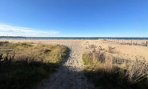 Beach - Apartment in Grau du Roi Near Boucanet Beach (Le Grau-Du-Roi)