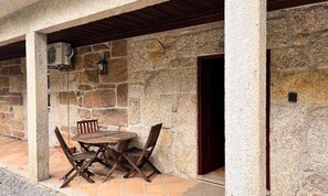 Outdoor dining - Apartment in Cabeceiras With Garden Pool (Cabeceiras de Basto)
