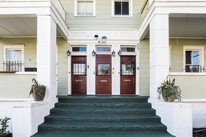 Exterior detail - Historic Hideaway by Forsyth (Savannah)