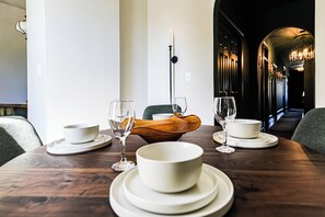 Dining - Historic Hideaway by Forsyth (Savannah)