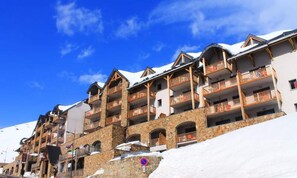 Exterior - Apartment in La Mongie Near Ski Slopes (Bagnères-de-Bigorre)