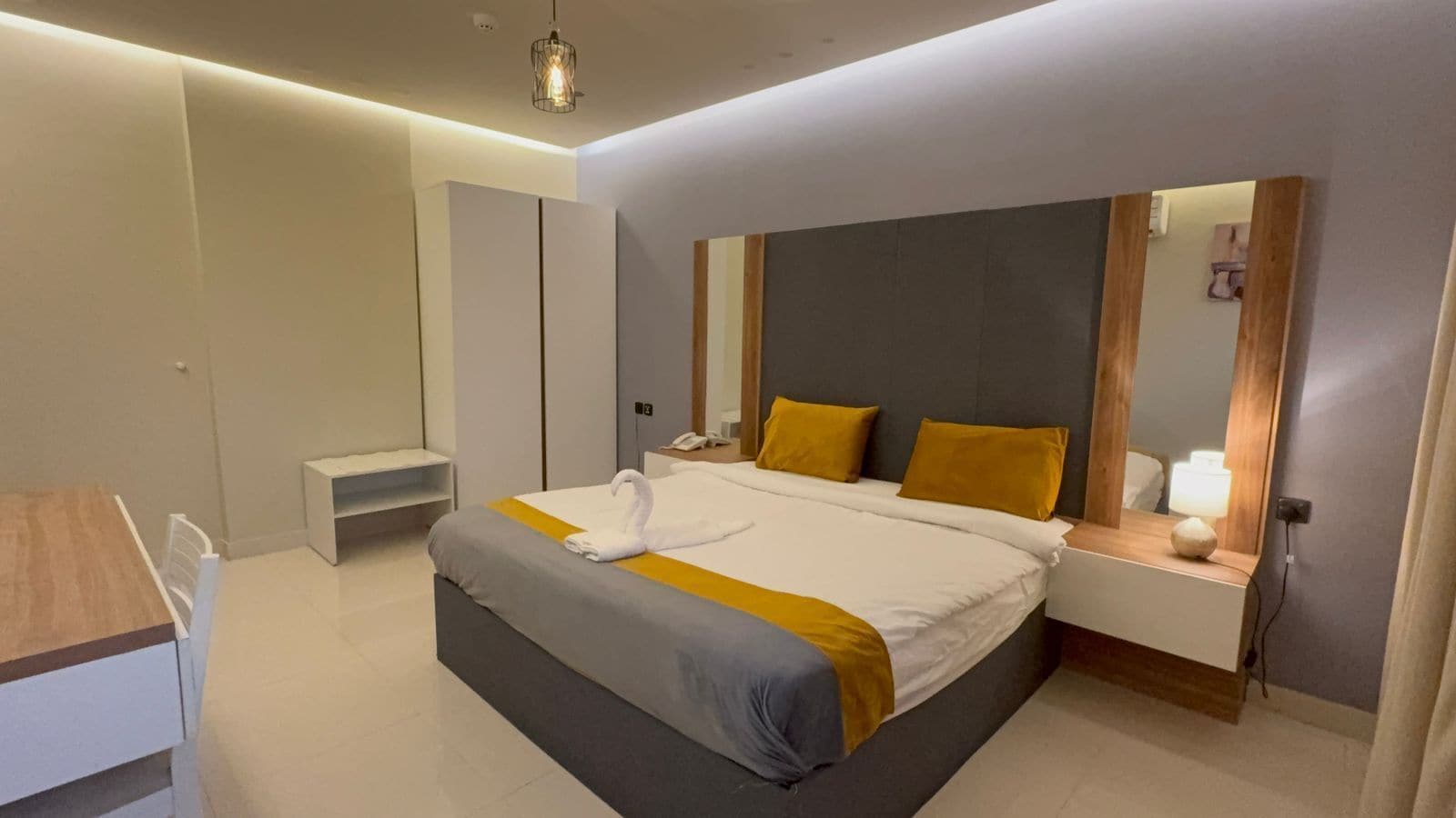 Deluxe Apartment | Blackout curtains, free WiFi