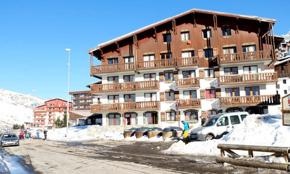 Exterior - Studio Close to Slopes and Shops Balcony (Tignes)