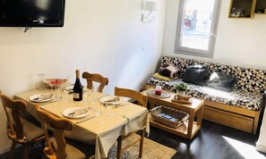Dining - Apartment in Bourg Near Ski Slopes (Les Avanchers-Valmorel)