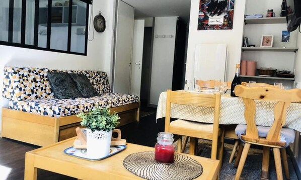 Living area - Apartment in Bourg Near Ski Slopes (Les Avanchers-Valmorel)