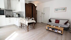 Living area - Apartment in Luchon Near Thermal Baths (Bagneres-de-Luchon)