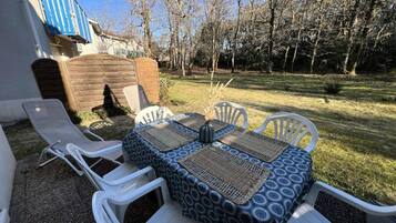 Khu ẩm thực ngoài trời