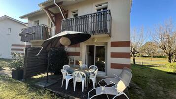 Khu ẩm thực ngoài trời