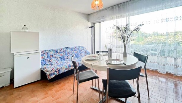 Dining - Garden Level Studio in Grau du Roi (Le Grau-Du-Roi)
