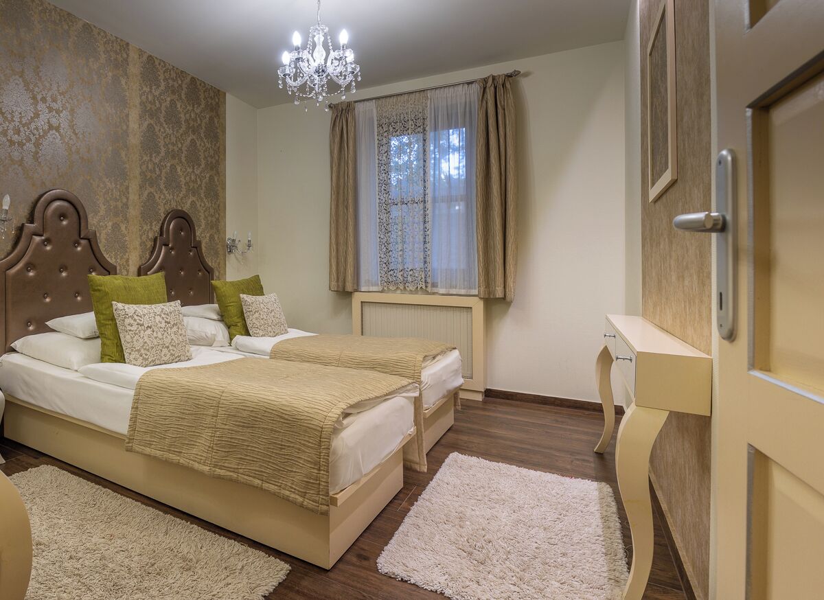 Deluxe-sviitti, näköala puutarhaan | Työpöytä, kannettavalle tietokoneelle sopiva työtila, ilmainen Wi-Fi