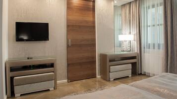 Superior Double or Twin Room | Desk, laptop workspace, free WiFi