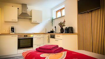 1 bedroom, desk, iron/ironing board, WiFi