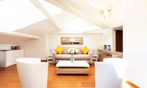 Interior - Apartment on Rue D'antibes Near Croisette (Cannes)