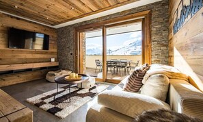 Living area - Apartment for 6/8 People With Jacuzzi in a new Residence at the Foot of the Slopes (Fontcouverte-la-Toussuire)