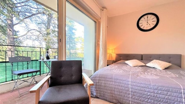 Unclassified image, 1 of 3, button - Studio - 1 or 2 People - Greoux-les-bains (Gréoux-les-Bains)