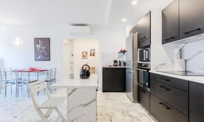Fridge, microwave, oven, dishwasher - Apartment in Cannes Near the Croisette (Cannes)