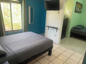 3 dormitorios, tabla de planchar con plancha, wifi gratis y ropa de cama