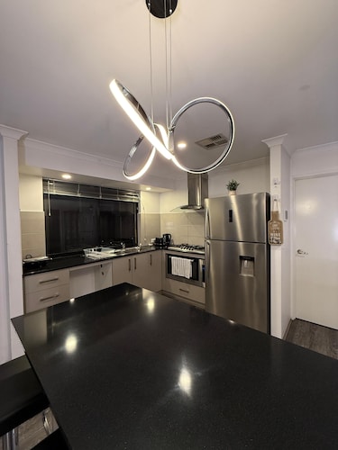 Modern Family Retreat– Close to Swan Valley Wineries & Perth Attractions