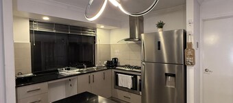 Modern Family Retreat– Close to Swan Valley Wineries & Perth Attractions