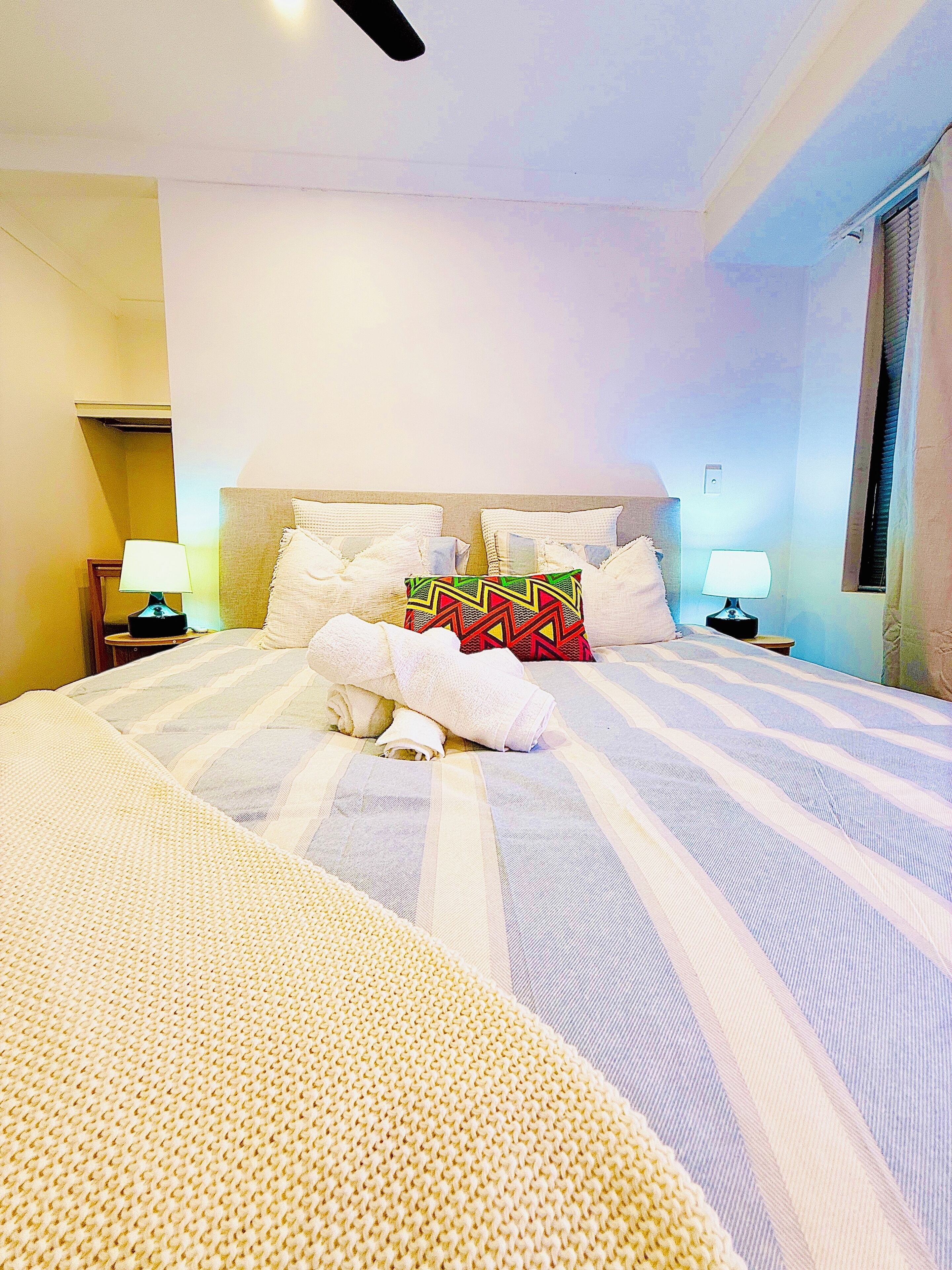 5 habitaciones, tabla de planchar con plancha y wifi gratis 