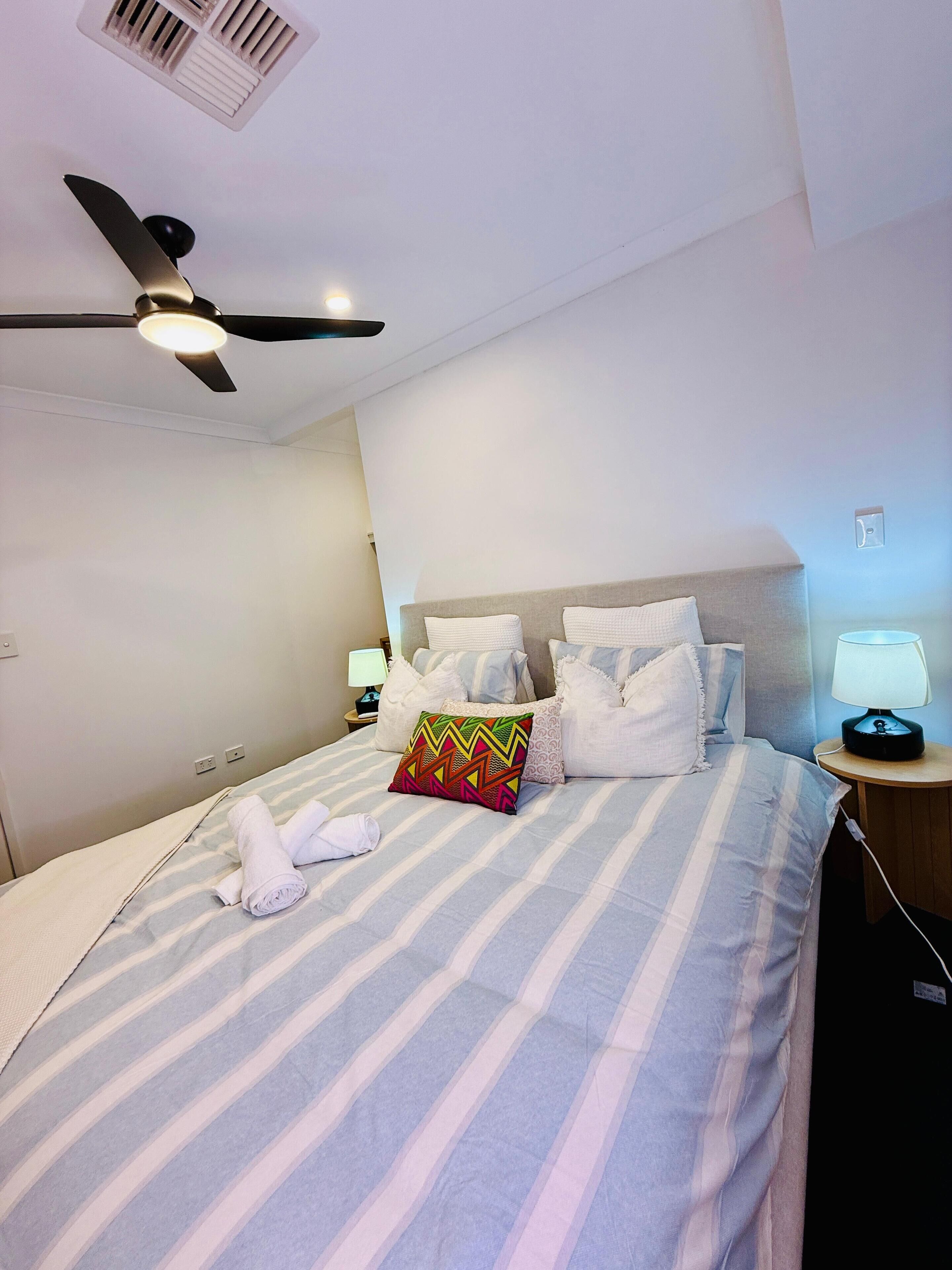 5 bedrooms, iron/ironing board, WiFi, bed sheets