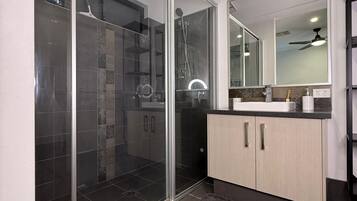 Shower, jetted bath, hair dryer, bidet