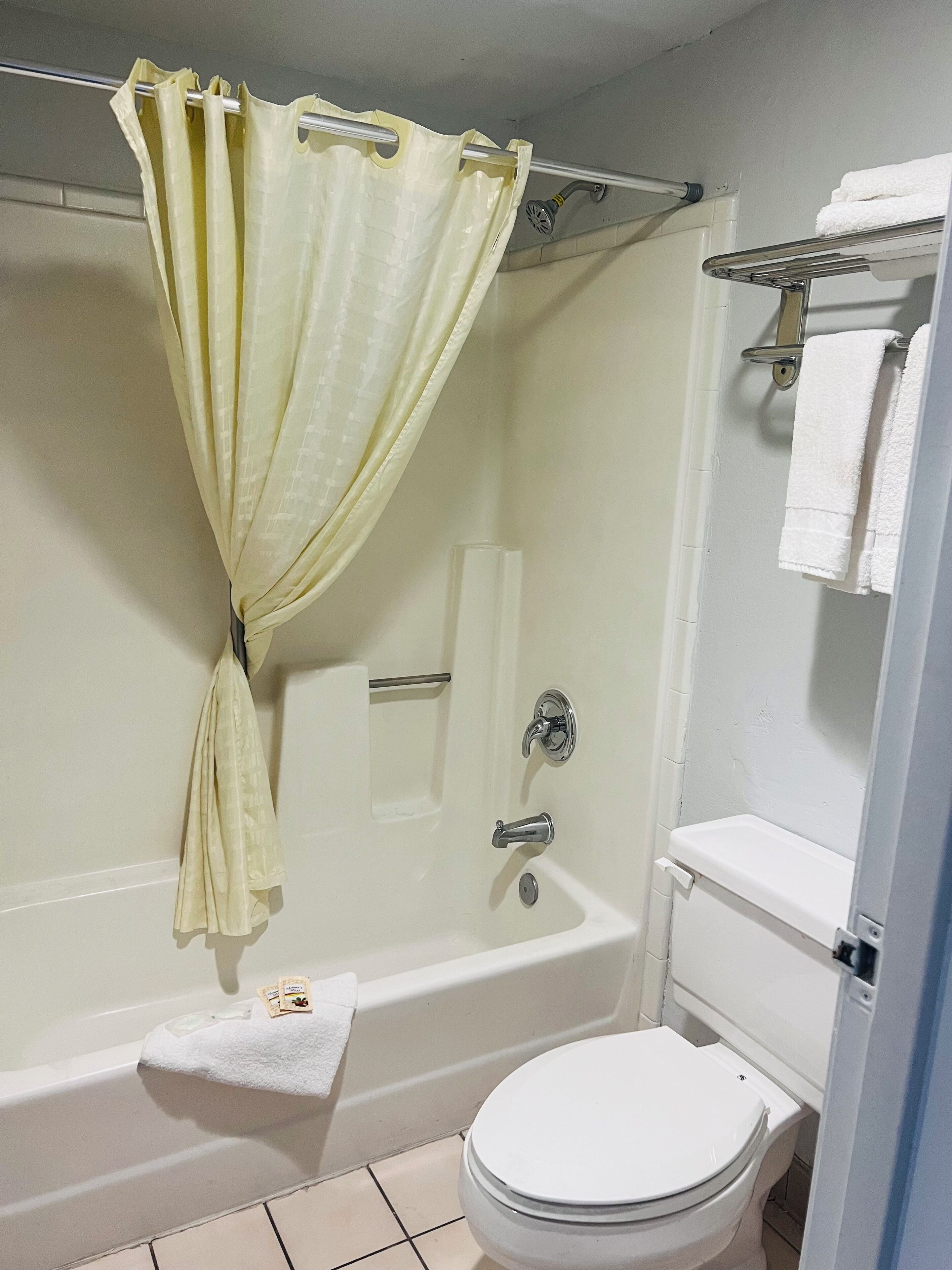 Yhden hengen perushuone | Kylpyhuone | Pyyhkeet, saippua, sampoo, vessapaperi