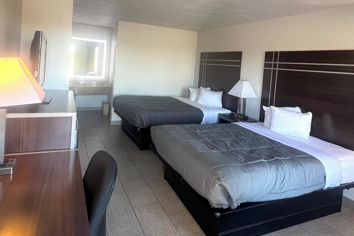 Habitación básica doble | Escritorio, espacio para trabajar con laptop y wifi gratis