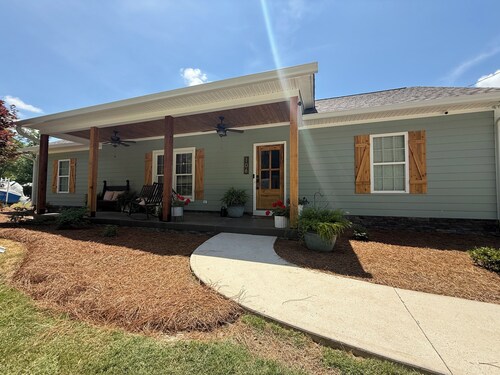 The West Nest on Lake Blackshear 4BR  Pool, Outdoor Kitchen & Guest House
