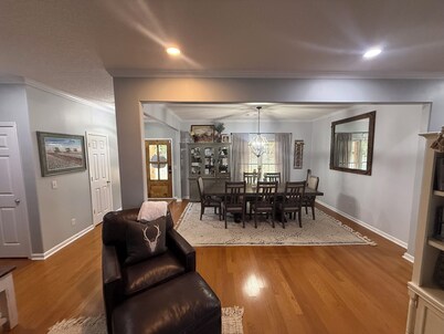 The West Nest 4-Bedroom Retreat with Pool & Outdoor Kitchen, Lake Blackshear