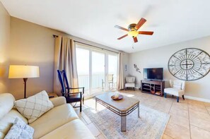 Living area - Seychelles 2107 - The Osprey at Seychelles Resort (Panama City Beach)