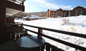 รับประทานอาหารกลางแจ้ง