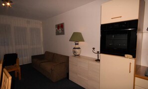 Living area - Studio for 6 People (Eaux-Bonnes)