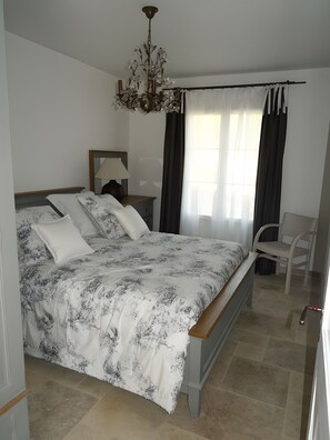 2 chambres, fer et planche à repasser, Wi-Fi, draps fournis